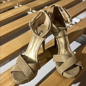 FIONI Clothing Shimmering Gold Heels